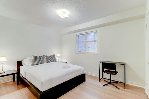 Bedroom with queen bed