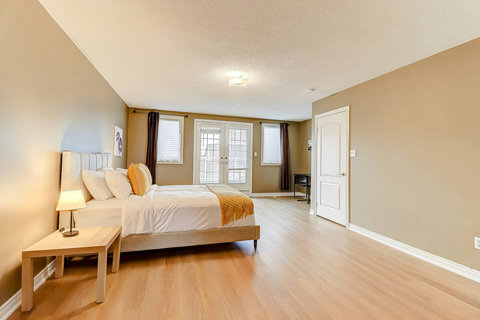 Bedroom with queen bed