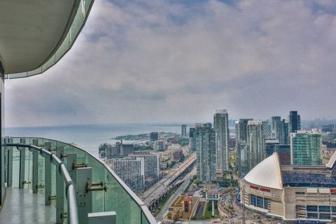 The location is convenient, especially watching sporting events such as NBA, close to various railway stations, making it especially convenient to get around the surrounding cities.