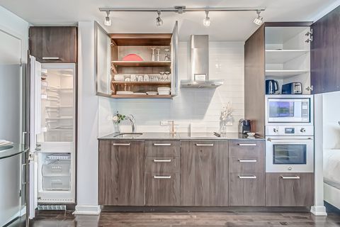 The place was perfect for a weekend getaway for couples. Its close to everything and comes with a great view. Unit was well equipped and had everything we needed. Would recommend it to anyone and would love to book the place again!!