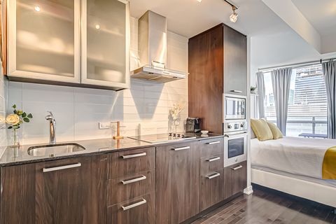 Great place, clean and cozy! The view from the suite is quite phenomenal. Adeel is really helpful and responds quickly .. overall would recommend the place.