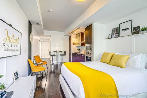 One of the best values you can find, is a central walking location to virtually all of the great areas in Toronto, fantastic views, and modern space. I will always try to book this place for all of my future Toronto visits