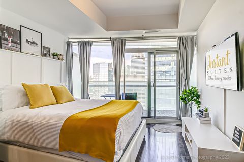 Really enjoyed the stay! The condo is perfectly situated. The space was quite cozy and views from the balcony were wonderful. Great for medium-length stays in Toronto, being right in the heart of things with comfortable and accessible amenities.