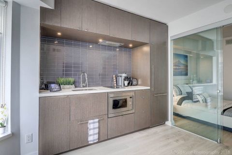 It’s a great place to stay at. A bit expensive but in the heart of Toronto! Totally worth it!