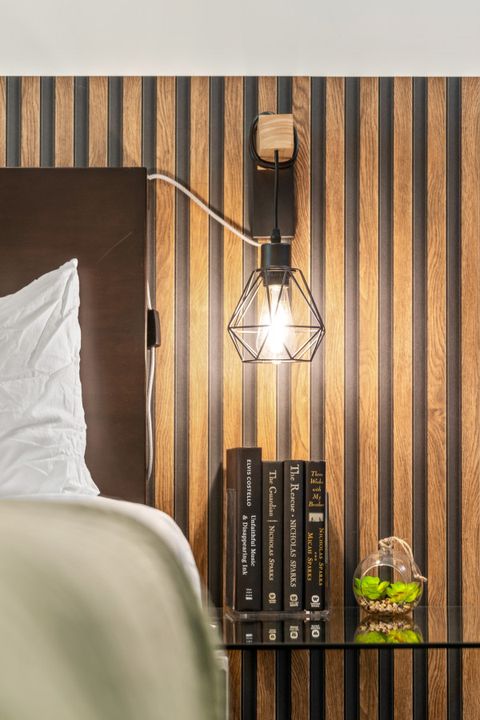 This place looked as good as the pictures. The location is awesome, the building and pool/hot-tub were better than expected, and the unit itself was clean. One of the better Airbnb’s I’ve stayed at. Great value.