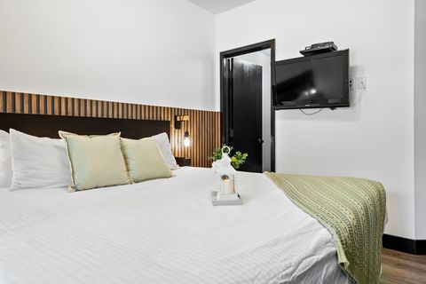 Master Bedroom with Ensuite!