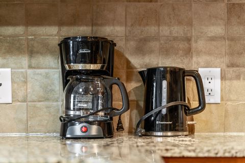 "Super host, great condo, super clean!"