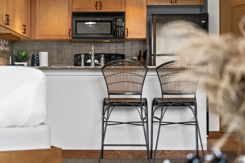 "Very nice place and spotless! Love the location quiet and very close to town!"