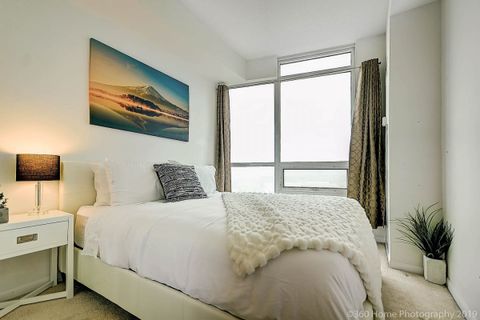 "Lovely place to stay amazing views and super clean. Stress free check in. Parking just down the block."