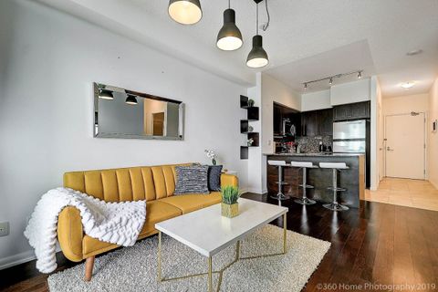 Open kitchen facing the living room.