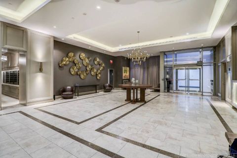 The place is also just a couple blocks down from the subway which takes you directly down Yonge Street so travel/touring all of Toronto was super convenient.