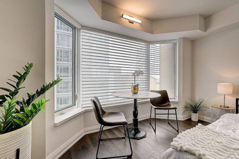 Very clean place in a great location. Host was easy to contact, check-in process was very simple and convenient. I loved the fact that they reached out a few times to make sure my stay was to my liking! Definitely 5 stars ++