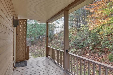 "Great location with great views of the surrounding mountains and golf course, really nice quiet location with a great balcony!"