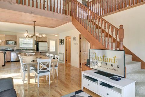 "We had an incredible time at Ali’s place, the view of the mountains is spectacular and we felt at home. His house is cozy and has everything you need to rest and enjoy your time there"