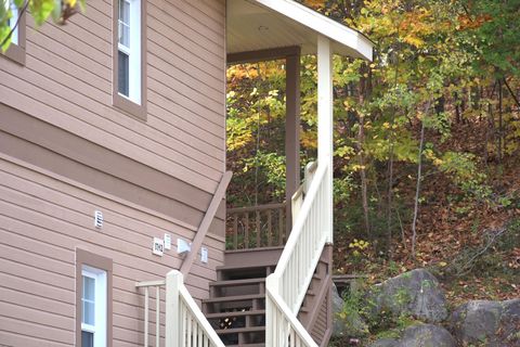 "Great Location right near the golf course and the hill! Highly recommend for any golfers looking for a place to stay when they play La Bête."