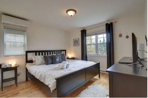 "As advertised, comfortable, roomy, well maintained with a quint mountain cabin feel and with all of the modern amenities."