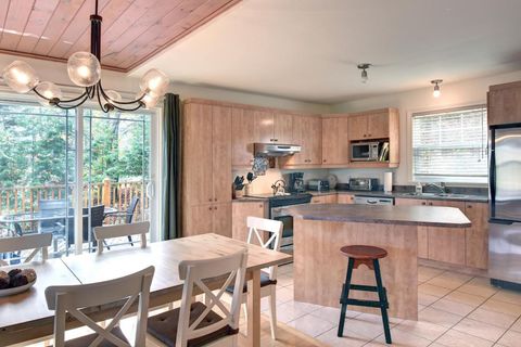 "We really enjoyed our stay. The house is conveniently located just between St-Jovite and Mont Tremblant. Close to ski hills, supermrkts and other stores. The kitchen is well equipped, nice size rooms 2 floors of space so kids can have their own flr"