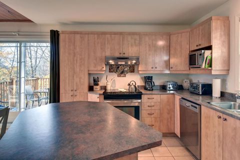 "Amazing house. Clean and spacious. Ali has been really nice. It was a nice experience!"