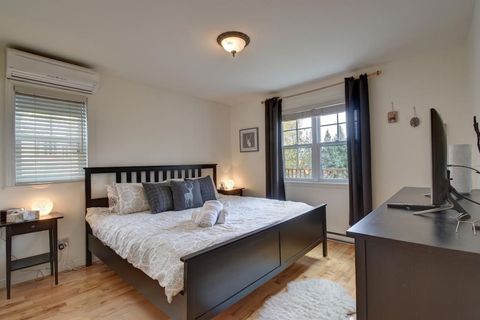 "As advertised, comfortable, roomy, well maintained with a quint mountain cabin feel and with all of the modern amenities."