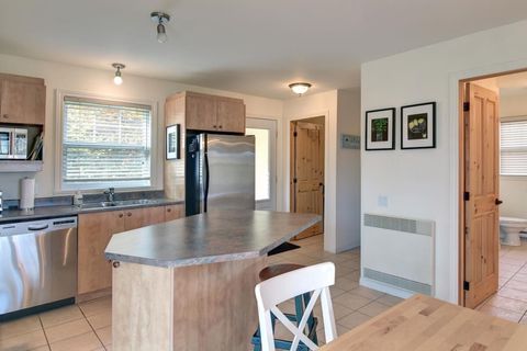 "Easy check-in, easy communication, great stay, thank you for hosting us!"