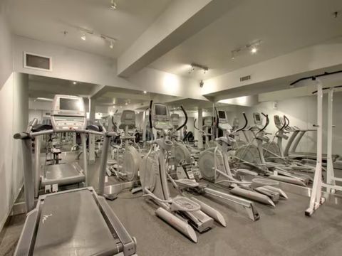 The place is clean, modern, and cozy. We will definitely come back!