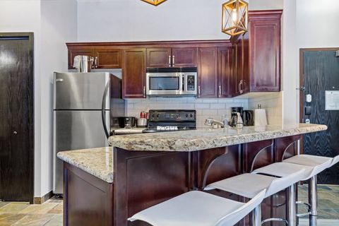 The host provided instructions with photos that eliminated any confusion in finding the parking which was an excellent start. The unit was very clean and spacious and had everything and more that we needed. it was like a little home. a full kitchen