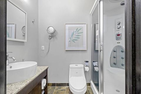 We stayed at Ayra’s place for 2 days. Very cute and cozy accommodations. The location is great with easy access to everything. The cleanliness was on point and the shower is absolutely amazing. We would definitely stay again.