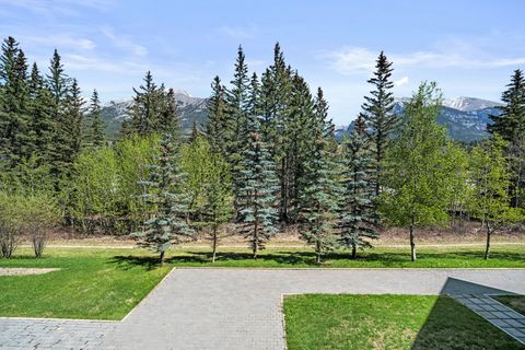 Great location and easy access to Banff! We loved our stay here and the BBQ and hot tub were amazing! The host was very responsive and helpful—we weren’t sure if we had locked the door after we left and they were kind enough to double-check for us!