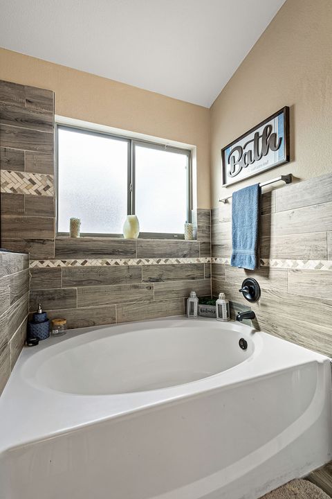 Main King bedroom bathroom 