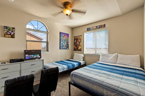 Full and Twin bed room 