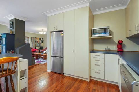There is plenty of space and storage for a long stay or short stay. This apartment could perfectly suit a business person in Auckland for a specific project over and extended period of time.