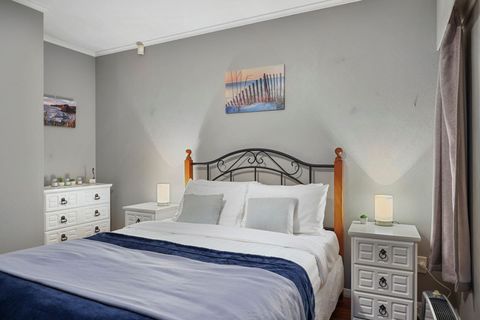 We provide hotel quality linen and sheets and soft furnishings.