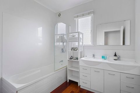 The large family bathroom with hotel quality towels and the complimentary shower gel, shampoo and moisturiser.