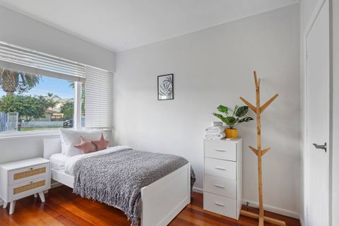 Light and bright its perfect for the beachside vibe.