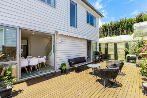 The beautifully landscaped garden and patio with bbq for you to use.