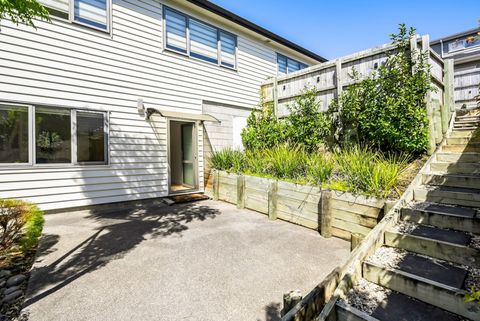 The entry courtyard of the apartment.