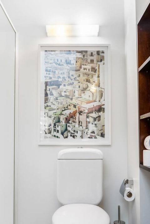 The toilet in the bathroom.