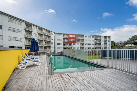 Enjoy the shared swimming pool and sun loungers.