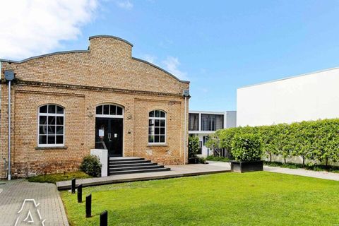 Shared complex facility that houses the pool, spa, and gym. Free for all guests to use.