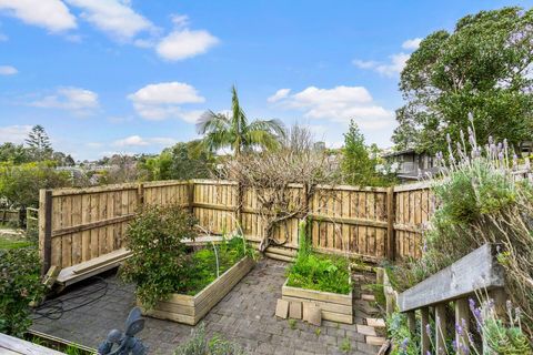 The unit comes with access to a lovely courtyard and garden.