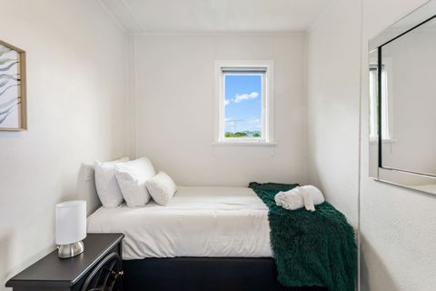 Lovely forest green against the white sheets makes this single room a cosy retreat.