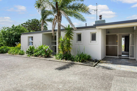 Surrounded by lovely gardens, this country house has everything you need.