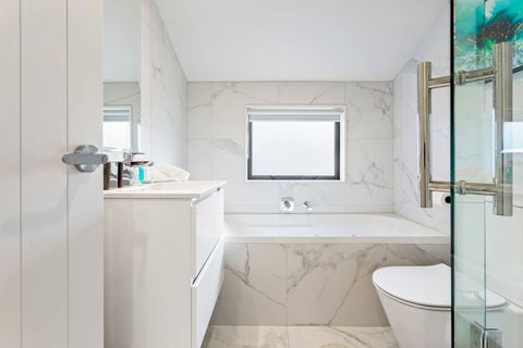 Just imagine relaxing in this spa bath at the end of the day.