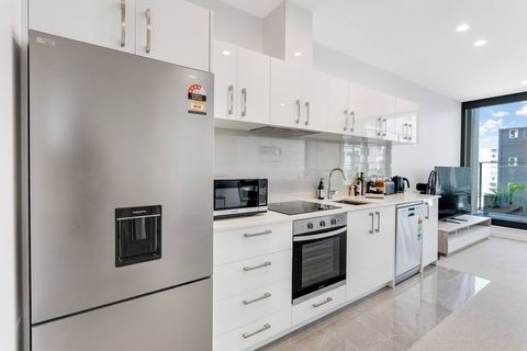 Full-size fridge and freezer, dishwasher, oven and cooktop are rare in apartment living.