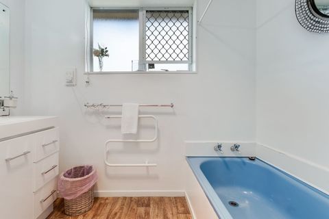 Soak away your troubles in the retro bathtub at the end of the day. Also great for bathing children.