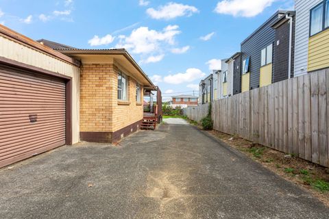 View of the house: parking is available around the back.
Please note the garage is locked for staff use.