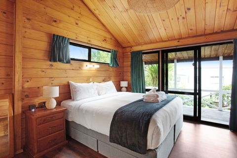 The King bed is inviting with its crisp white sheets and cosy throw.