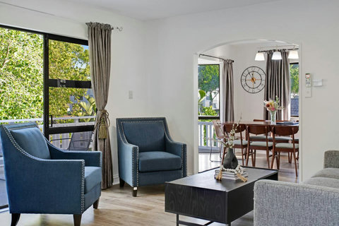 The lounge is set-up to encourage great conversations.