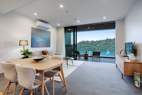 Open the ranch slider and enjoy the indoor/outdoor flow.