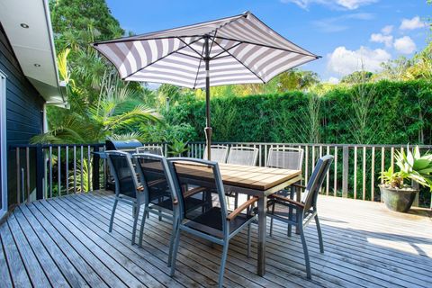 With the BBQ and outside dining table set-up you can enjoy many al-fresco meals out there.